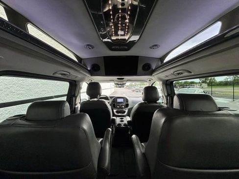 Used 2019 Mercedes-Benz Metris Passenger image 3