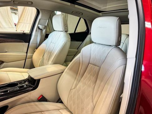 Used 2022 Buick Envision Avenir w/ Technology Package II image 21