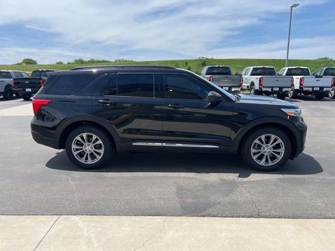 Used 2023 Ford Explorer XLT w/ Equipment Group 202A AWD/4WD image 4