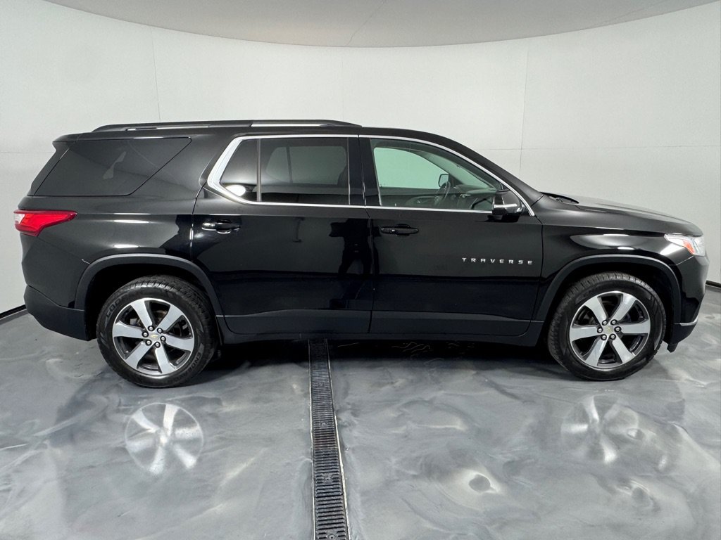 Used 2019 Chevrolet Traverse LT w/ LT Premium Package FWD image 4