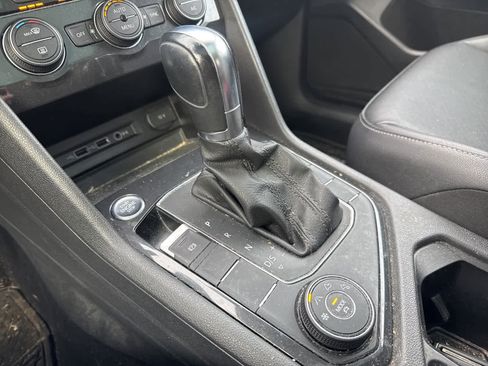 Used 2019 Volkswagen Tiguan SE w/ Panoramic Sunroof Package image 16