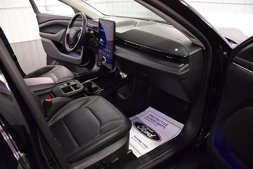 Used 2025 Ford Mustang Mach-E Premium AWD/4WD image 29