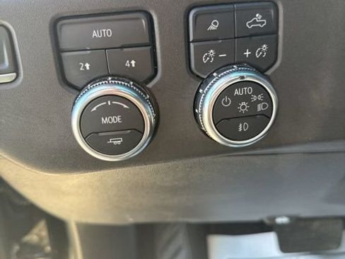Used 2025 GMC Sierra 1500 SLT AWD/4WD image 17