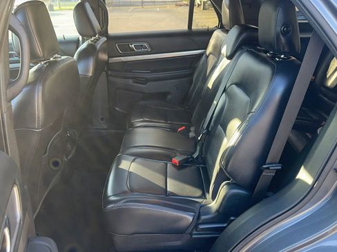 Used 2019 Ford Explorer XLT w/ Equipment Group 202A image 6