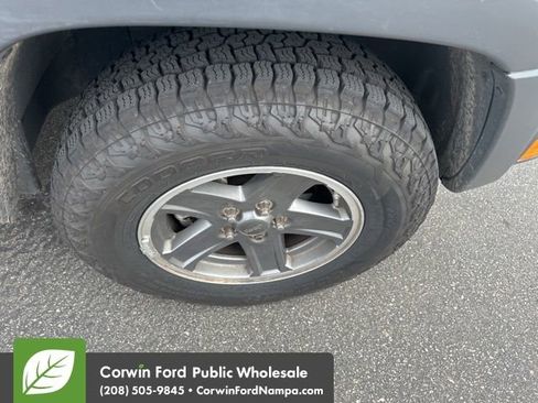 Used 2005 Jeep Liberty Renegade image 4