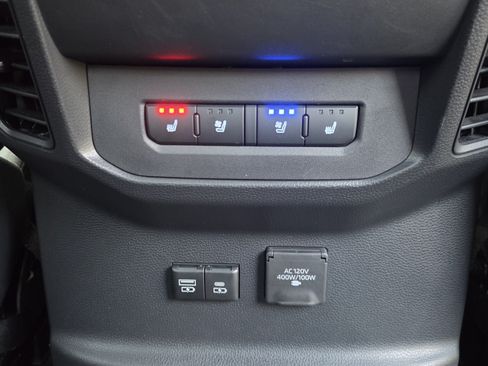 Used 2023 Toyota Tundra Platinum AWD/4WD image 19