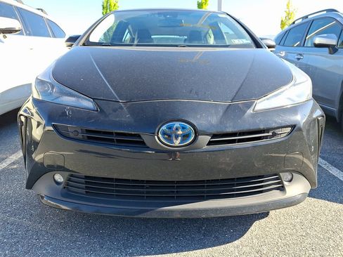 Used 2022 Toyota Prius FWD image 2