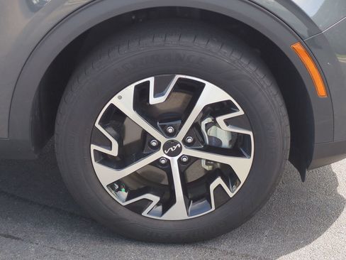 Used 2024 Kia Sportage EX AWD/4WD image 11