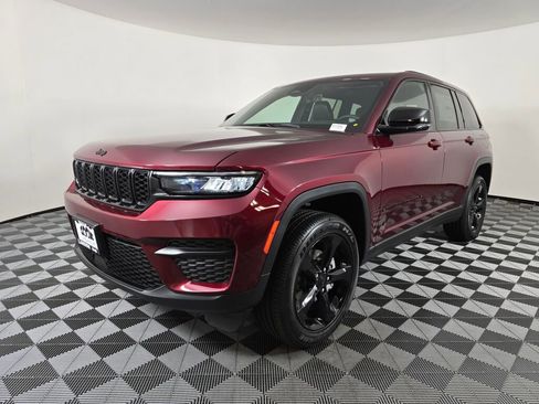 New 2025 Jeep Grand Cherokee Altitude image 8
