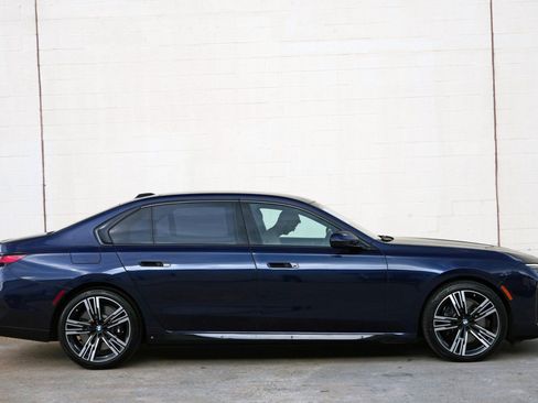 Used 2023 BMW 760i xDrive AWD/4WD image 57