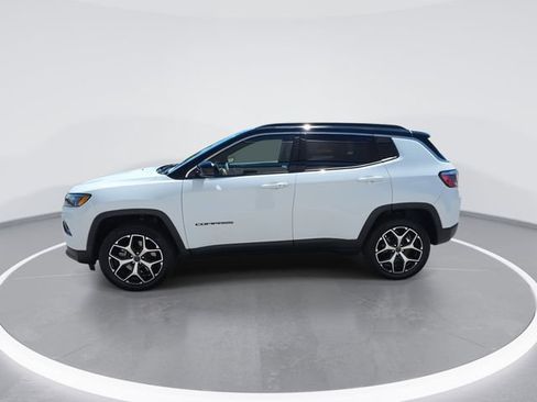 Used 2025 Jeep Compass Limited w/ Sun & Sound Group AWD/4WD image 5