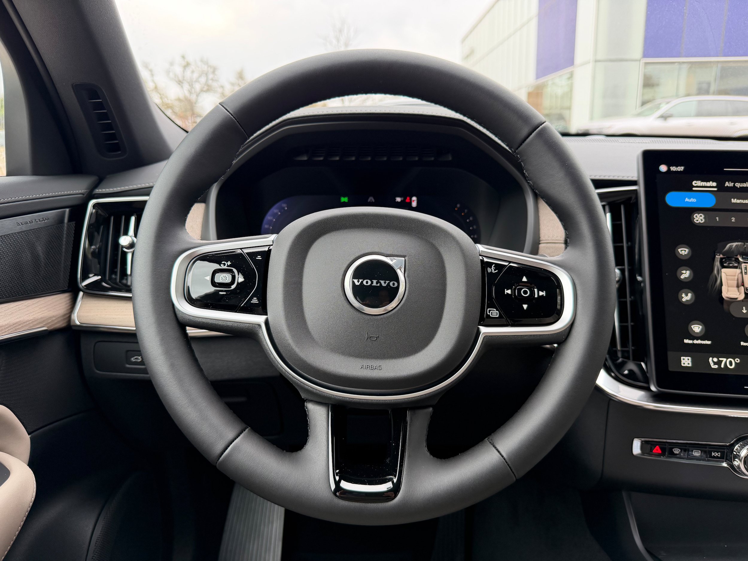 New 2026 Volvo XC90 B6 Plus w/ Protection Package Premier AWD/4WD image 15