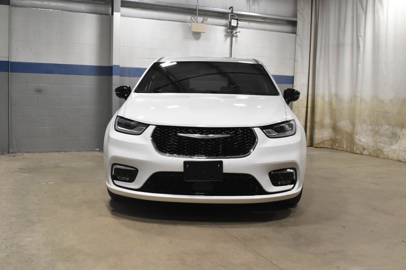 Used 2025 Chrysler Pacifica Select FWD image 28