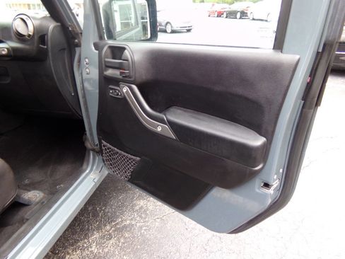 Used 2015 Jeep Wrangler Unlimited Sport w/ Quick Order Package 24S AWD/4WD image 32