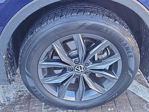 Certified 2022 Volkswagen Tiguan SE w/ Panoramic Sunroof Package image 29