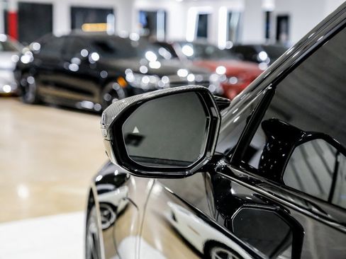 Used 2025 BMW M5 w/ Carbon Package image 40