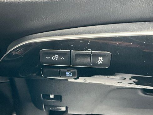 Used 2020 Toyota Prius L Eco FWD image 15