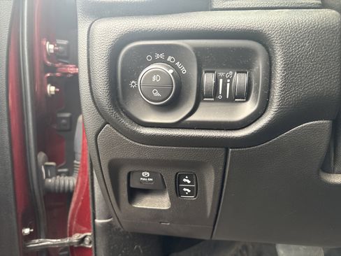 Used 2019 RAM 1500 Big Horn image 16