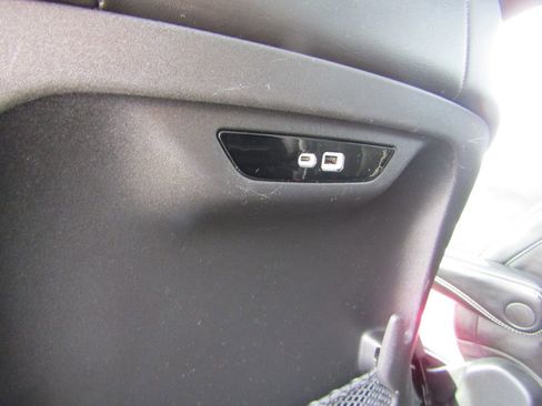 Used 2025 Chrysler Pacifica Limited image 39