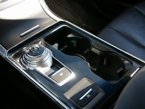 Used 2019 Ford Edge Titanium image 25