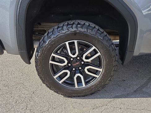 Certified 2022 GMC Sierra 1500 AT4 w/ AT4 Premium Package image 7