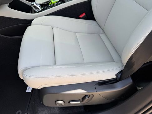 New 2026 Volvo XC40 B5 Plus w/ Climate Package AWD/4WD image 19