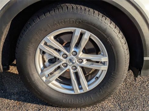 Used 2021 Ford Explorer XLT w/ Class III Trailer Tow Package image 11