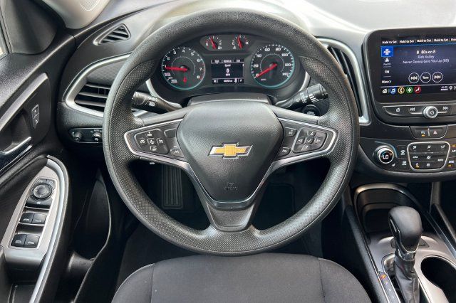Used 2025 Chevrolet Malibu LT FWD image 16