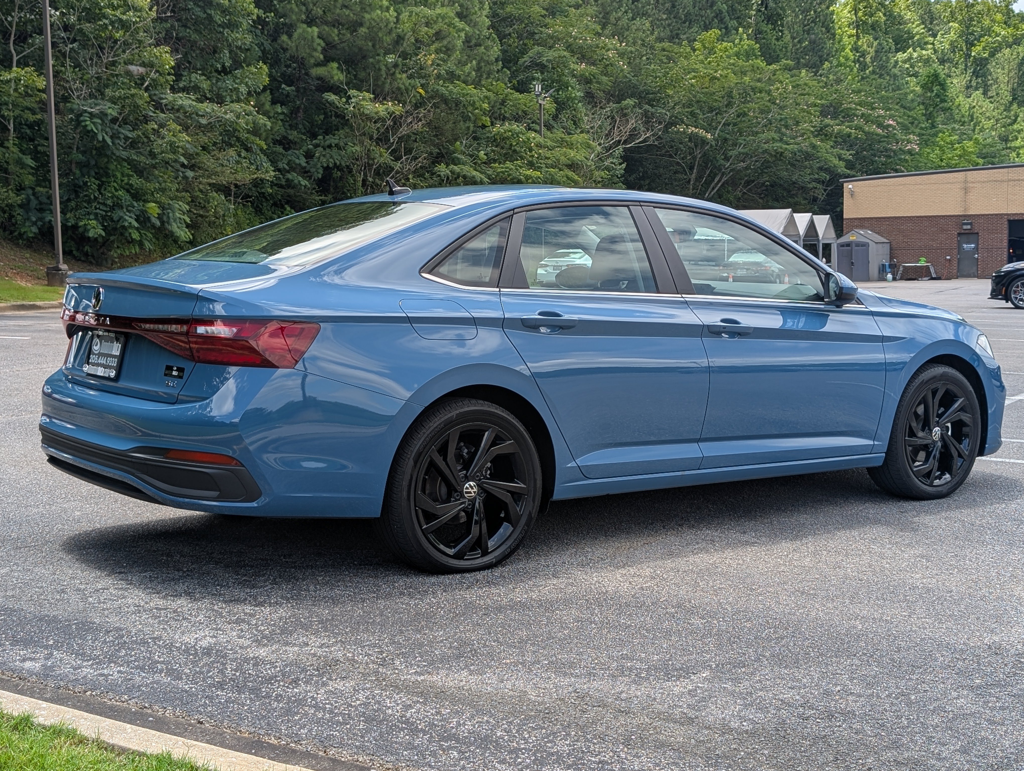 Used 2025 Volkswagen Jetta SE w/ Sunroof Package FWD image 9