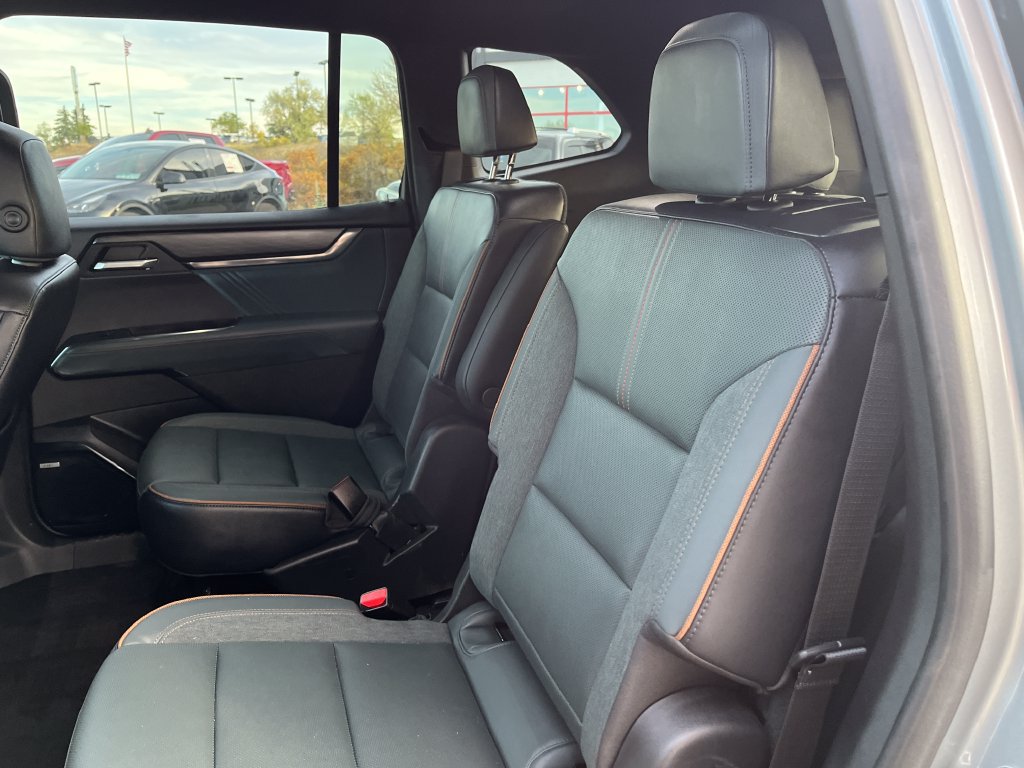 Used 2025 GMC Acadia AT4 AWD/4WD image 17