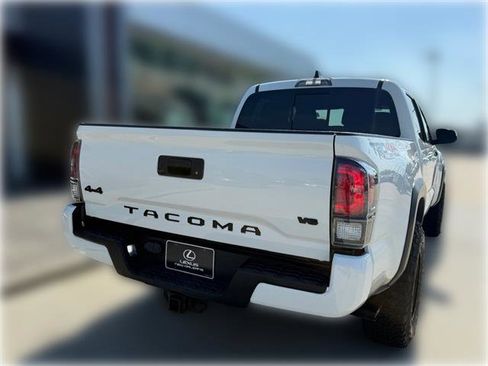 Used 2022 Toyota Tacoma TRD Off-Road AWD/4WD image 9