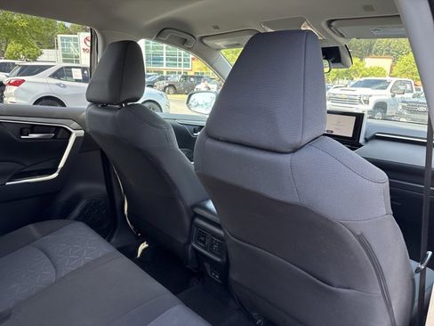 Used 2025 Toyota RAV4 XLE FWD image 21