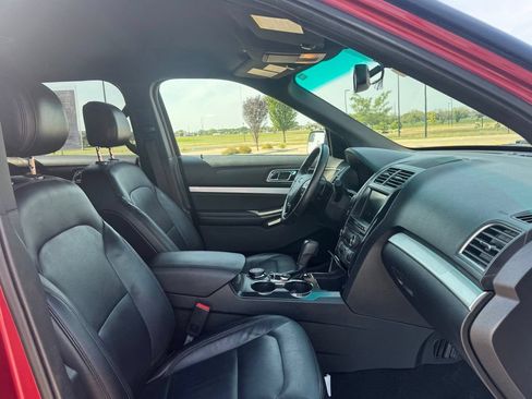Used 2016 Ford Explorer XLT w/ Equipment Group 202A AWD/4WD image 25