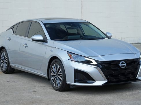 Used 2025 Nissan Altima 2.5 SV w/ SV Premium Package FWD image 47