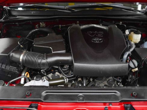 Used 2022 Toyota Tacoma SR5 AWD/4WD image 32