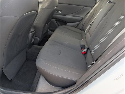 Used 2025 Hyundai Elantra SEL FWD image 13