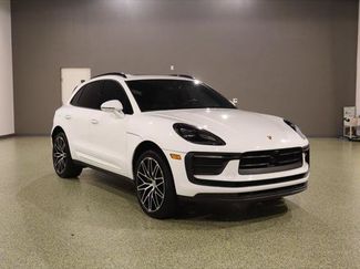 Used 2024 Porsche Macan AWD/4WD video 1