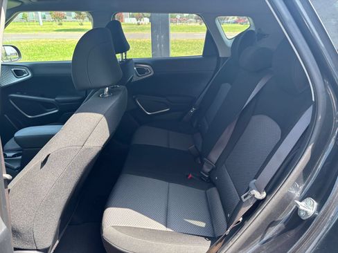 Used 2025 Kia Soul LX w/ LX Technology Package FWD image 22