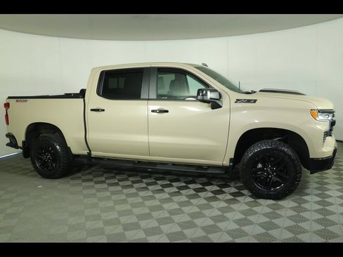 Used 2022 Chevrolet Silverado 1500 LT Trail Boss w/ LT Trail Boss Premium Package AWD/4WD image 6