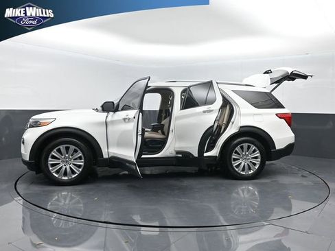 Used 2022 Ford Explorer Limited w/ Limited Technology Package image 28