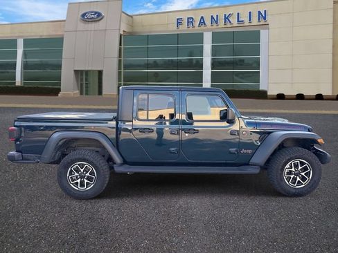 Used 2025 Jeep Gladiator Rubicon w/ Safety Group AWD/4WD image 8