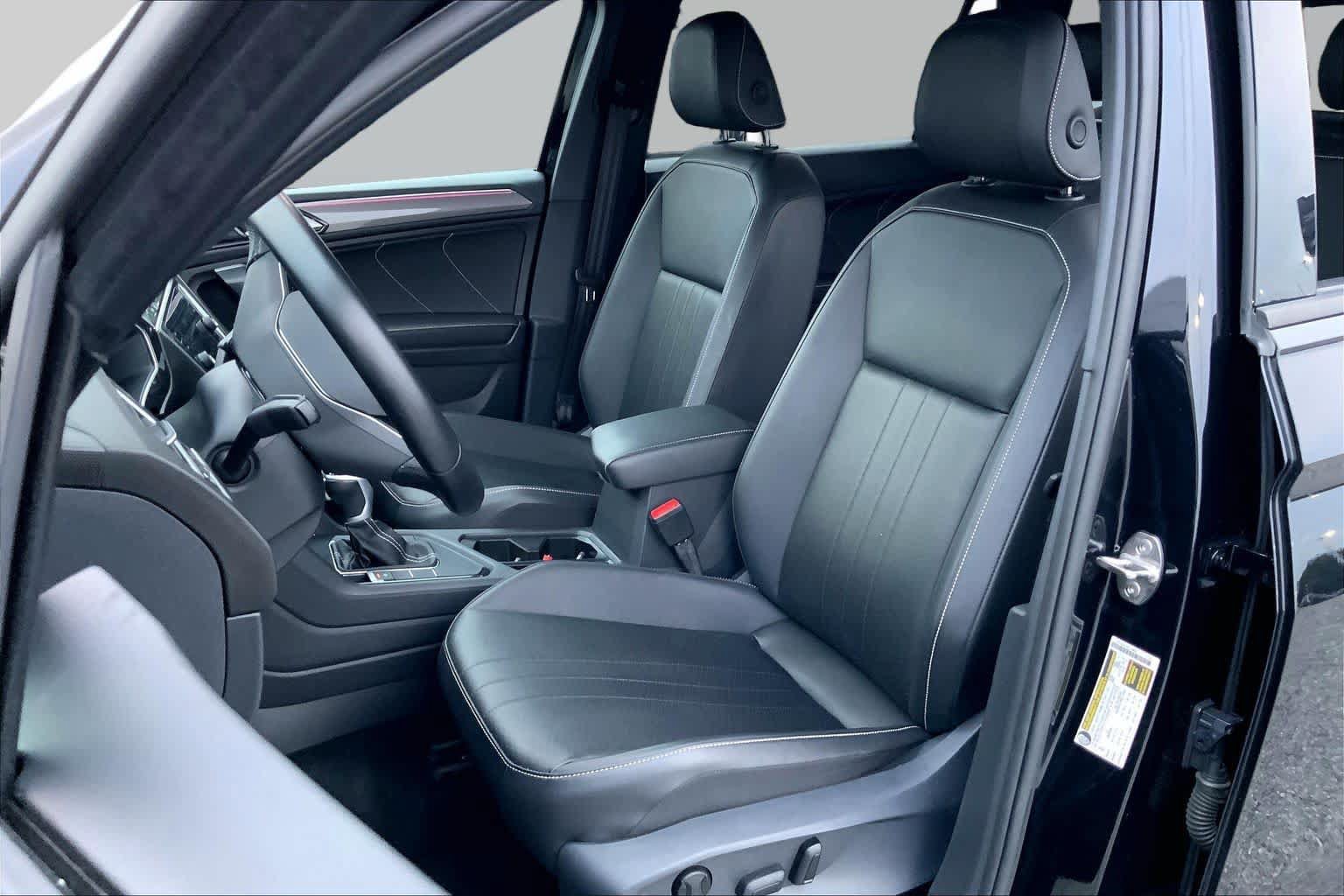 Used 2024 Volkswagen Tiguan SE R-Line FWD image 7