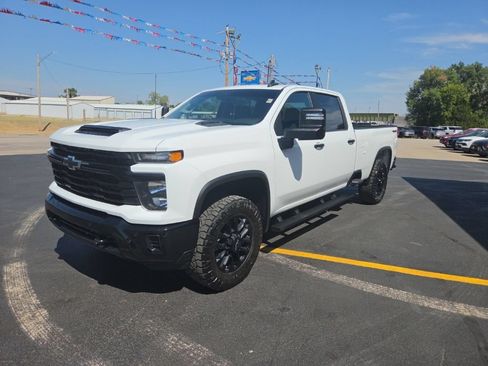 Used 2025 Chevrolet Silverado 2500 Custom w/ Custom Value Package AWD/4WD image 3