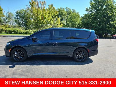 Used 2025 Chrysler Pacifica Limited
