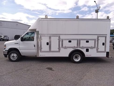 New 2026 Ford E-450 and Econoline 450 Super Duty w/ Power Equipment Group RWD image 6