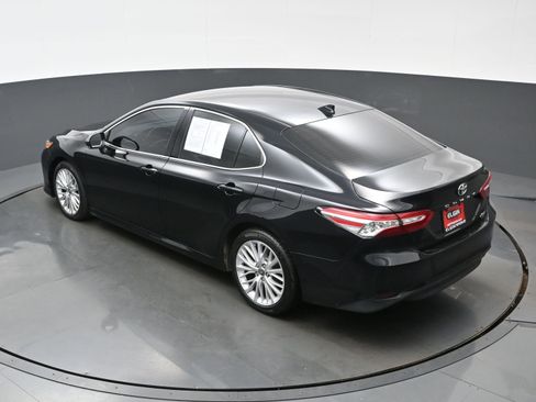 Used 2020 Toyota Camry XLE image 33