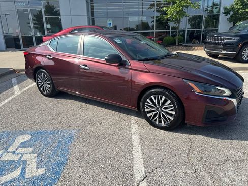 Used 2025 Nissan Altima 2.5 SV FWD image 33