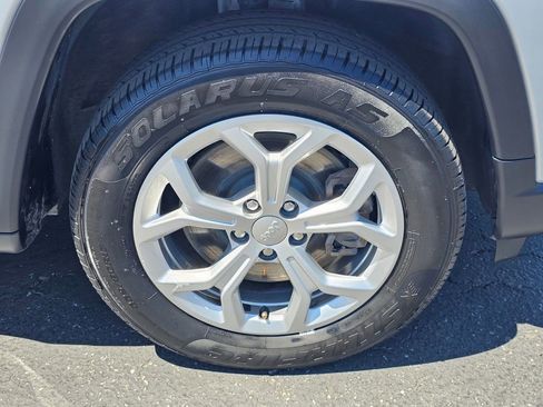 Used 2024 Jeep Compass Latitude image 9