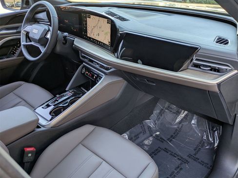 New 2025 Audi Q5 Premium image 9