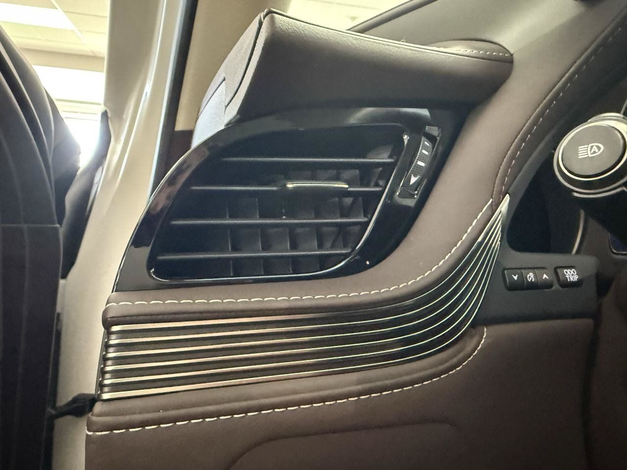 Used 2018 Lexus LS 500 w/ Accessory Package (Z2) RWD image 28